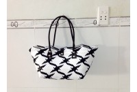 Giỏ hình con cò lớn